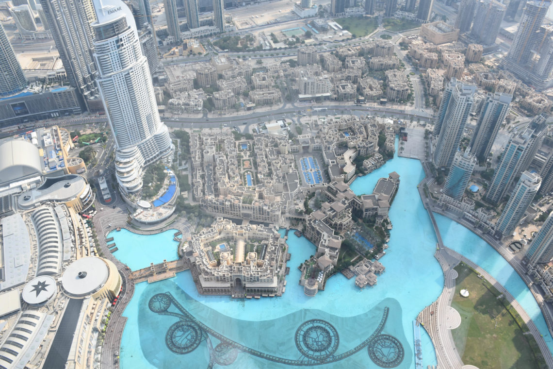 Vue depuis le haut de la Burj Khalifa – la plus haute tour du monde