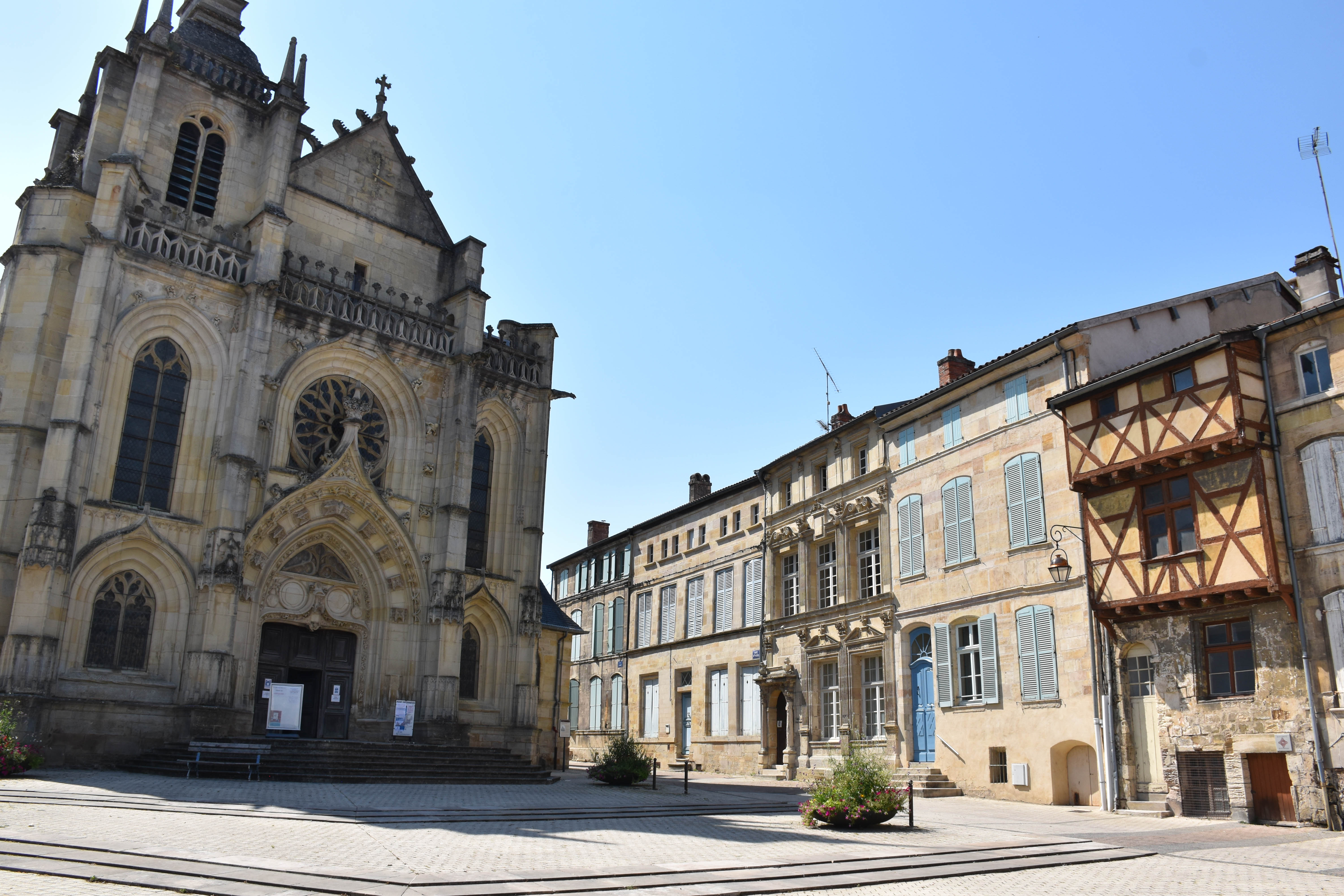 Place Saint Pierre De Bar Le Duc - Un Couple En Vadrouille